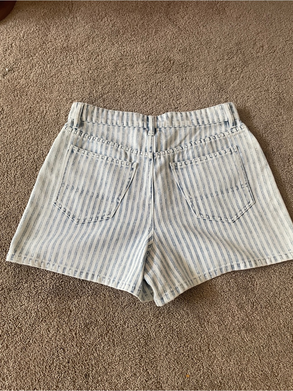 Faherty shorts - Picture 3 of 3